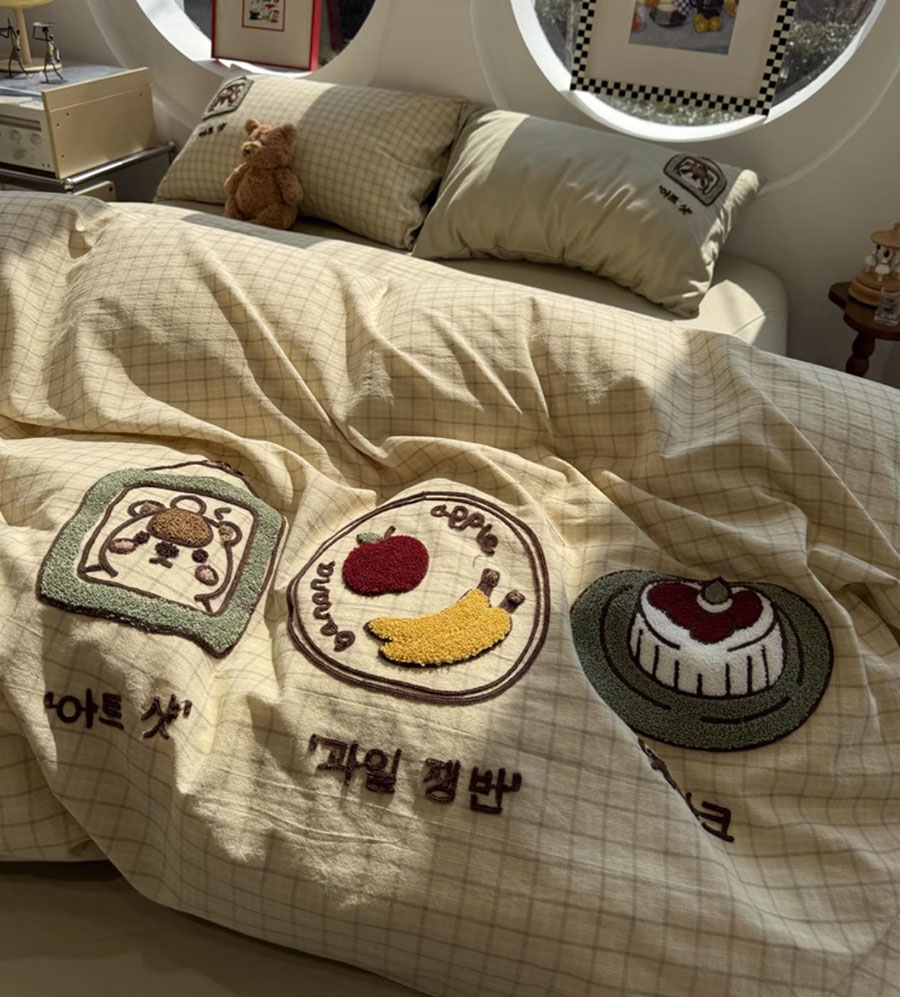 Cute cartoon bear cake banana  – Embroidery Quilt Cover recenzja i cena