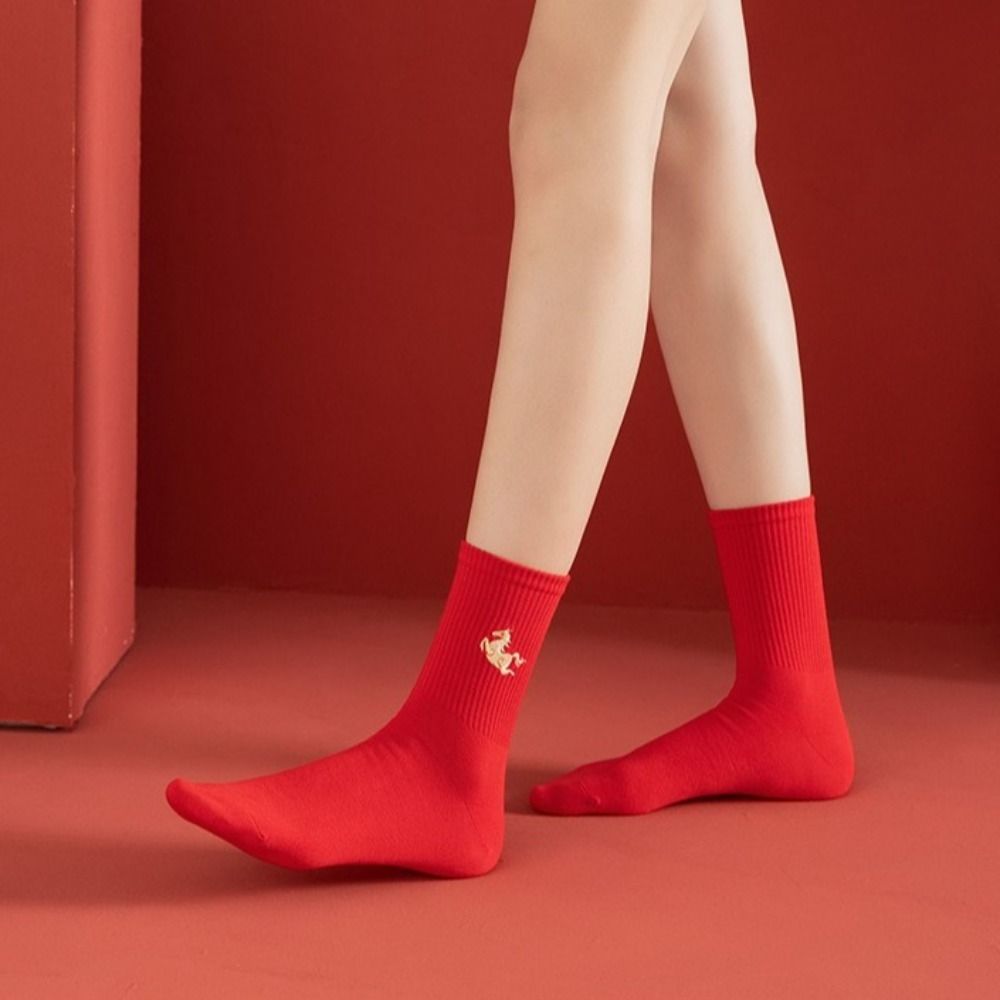 Breathable Red Middle Socks Co – Embroidery Moisturizer recenzja i cena