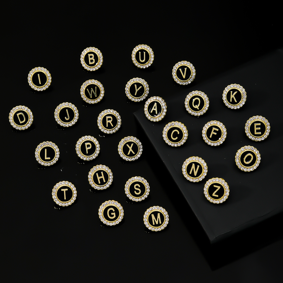 Shiny 26 Alphabet Crystal Roun – Embroidery Letter M recenzja i cena